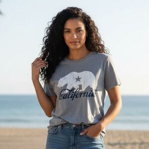 NWT Modern Lux Gray California T-Shirt Size M